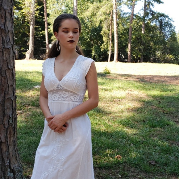 Beautiful white long cotton dress - Picture 4 of 4